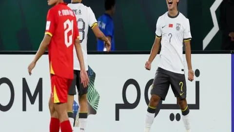 胡明轩关键三分锁定胜局，中国男篮险胜尤文图特